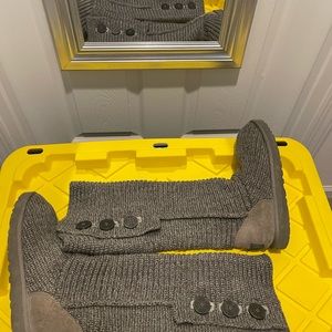 Grey sweater uggs